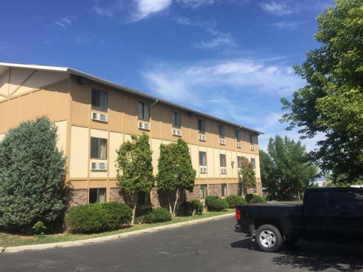Super 8 By Wyndham Helena Motel Exterior foto